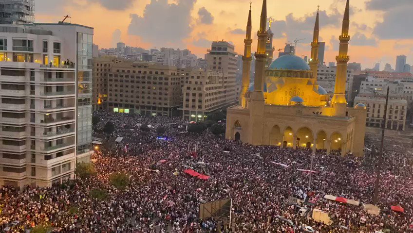 Kadr dnia: milion osób na ulicach Bejrutu