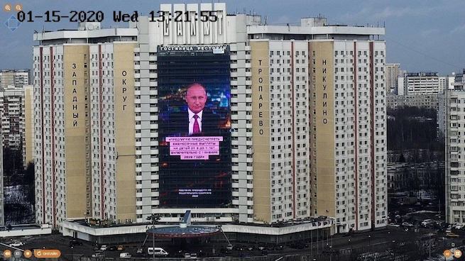 Przemowa Putina została wyświetlona na budynkach i wygląda jak Cyberpunk 2077 bez budżetu