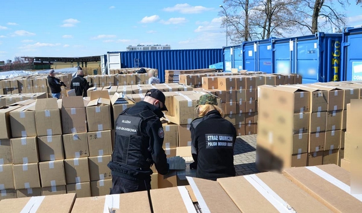 Służby ujawniły rekordowy przemyt fajek, ktoś chyba liczył, że po prostu jakoś się uda