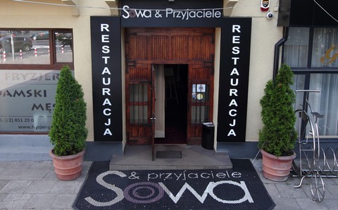 Efekt domina w restauracji Sowa i Przyjaciele: s*kstaśmy