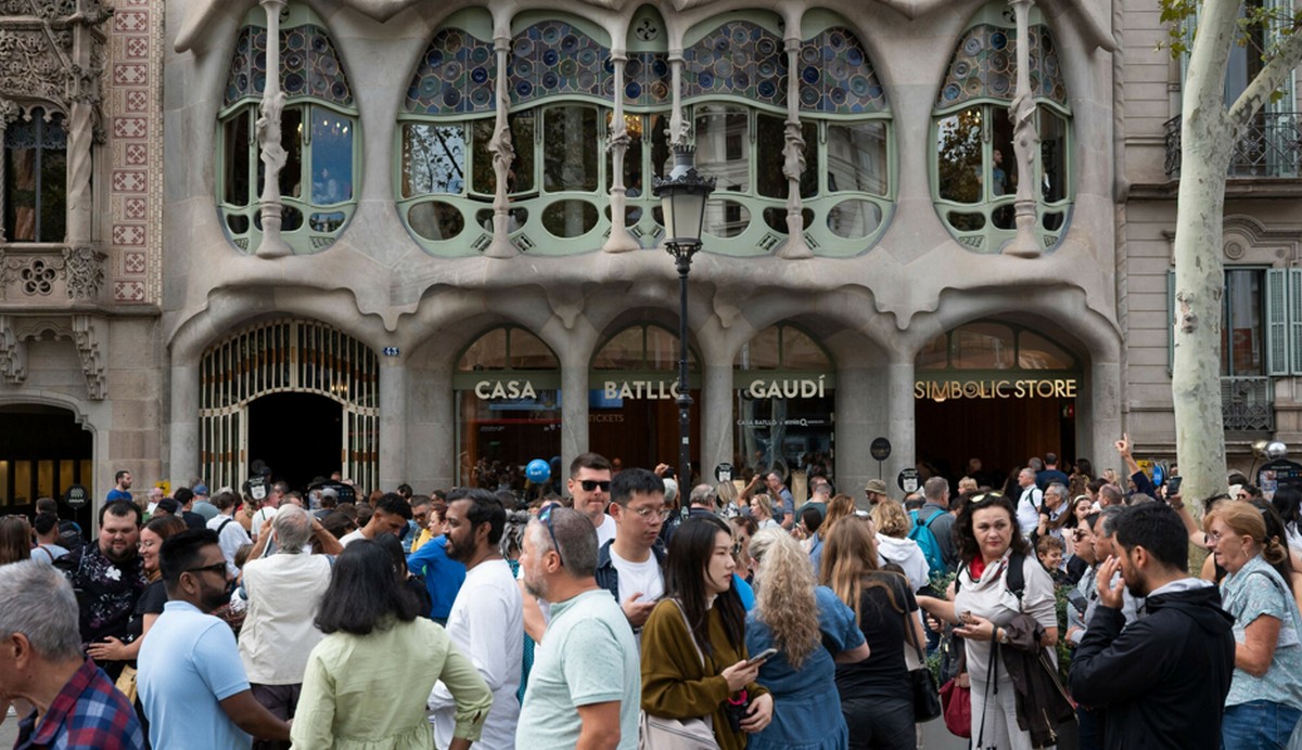 Hiszpania w 11 miesięcy zanotowała rekordową liczbę turystów, odwiedziło ją 88,5 mln osób