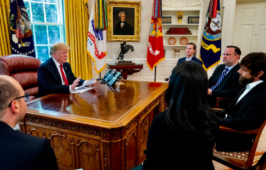 Donald Trump skarży się szefowi Twittera na utratę obserwatorów