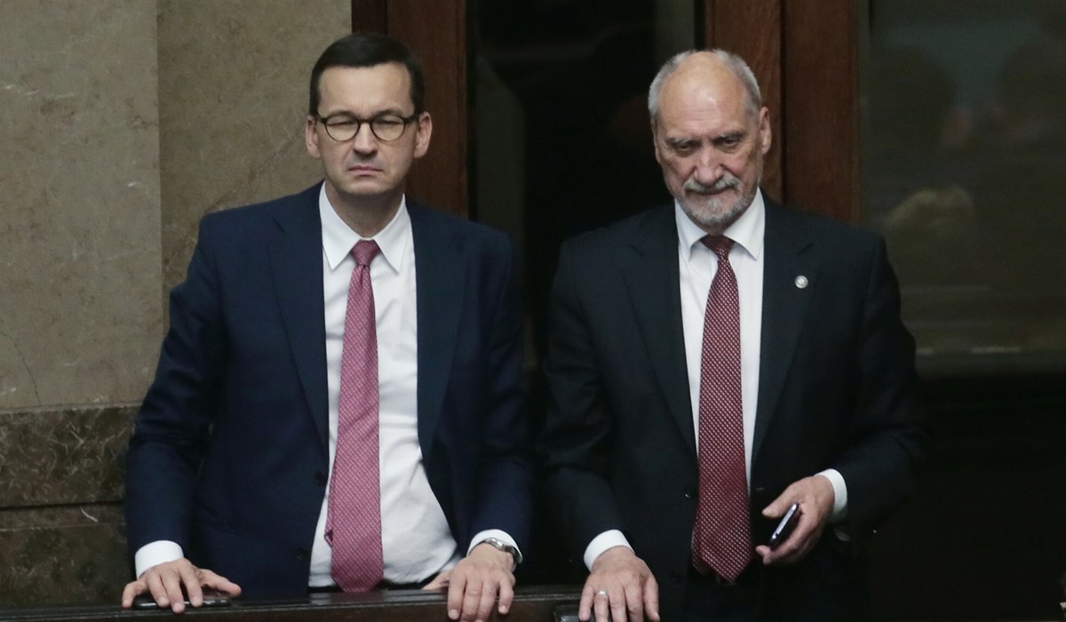 Premier Morawiecki chwali ustalenia komisji Macierewicza: wnioski wyciągnięte we właściwy sposób