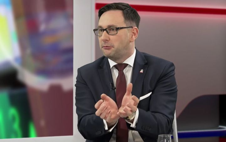 Nowy prezes Orlenu wycofuje ze stacji… "Playboya" i "CKM"