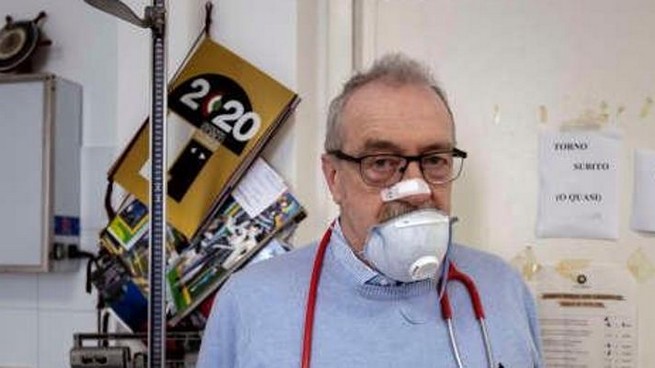 Włochy: nie żyje lekarz, który musiał leczyć bez rękawiczek