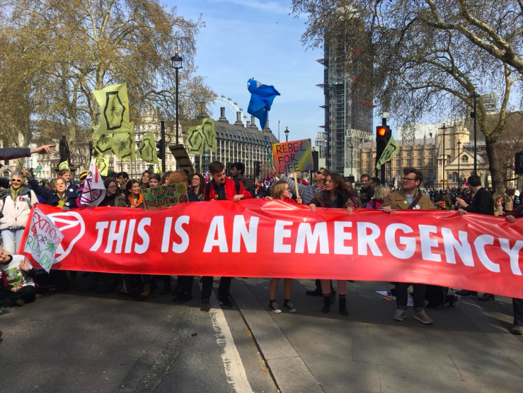 Londyn: aktywiści z Extinction Rebellion blokują ulice w proteście przeciwko zmianom klimatu