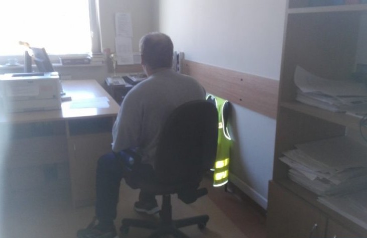 Chodził po sklepie z kalkulatorem, żeby ukraść towar do 500 zł. Pomylił się o 6 zł