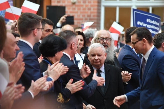 Kaczyński w Łodzi: chcecie, żeby w Polsce były strefy, gdzie rządzi szariat?
