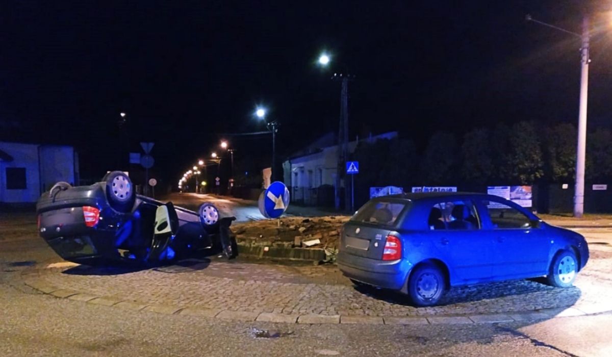 W Tomaszowie Mazowieckim zderzyły się okoliczności i samochody: dwie skody kierowane przez dwie pijane osoby, które były parą