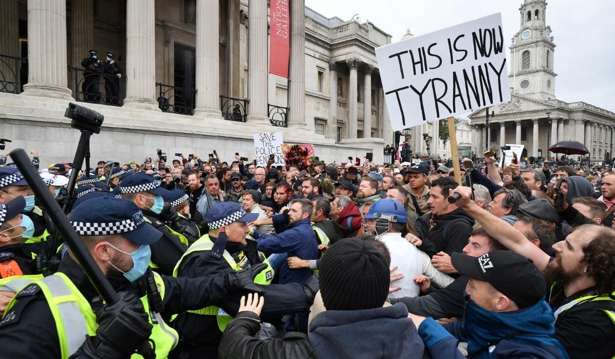 Londyn: wielotysięczny protest antymaseczkowy, doszło do zamieszek