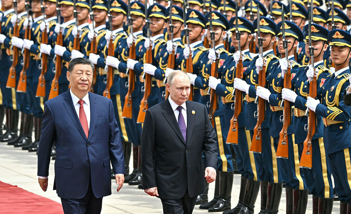 Xi Jinping podpowiada Putinowi, żeby kończyć z wojną i myśleć o pokoju