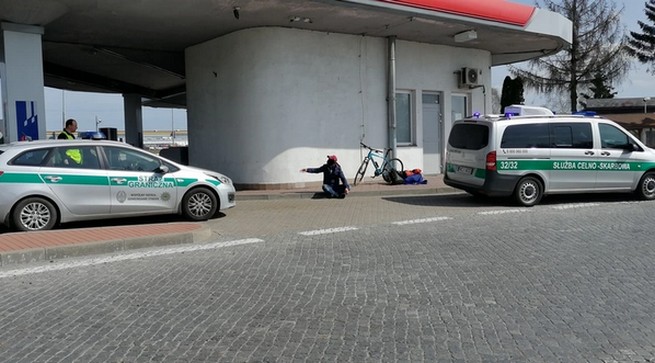 Polak wracał 3 dni do Polski z Belgii na rowerze, dostał 500 zł mandatu i kwarantannę