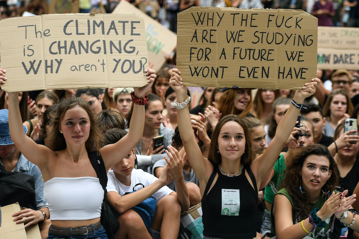 Badanie: katastrofa klimatyczna martwi młodych i przyczynia się do rezygnacji z rodzicielstwa