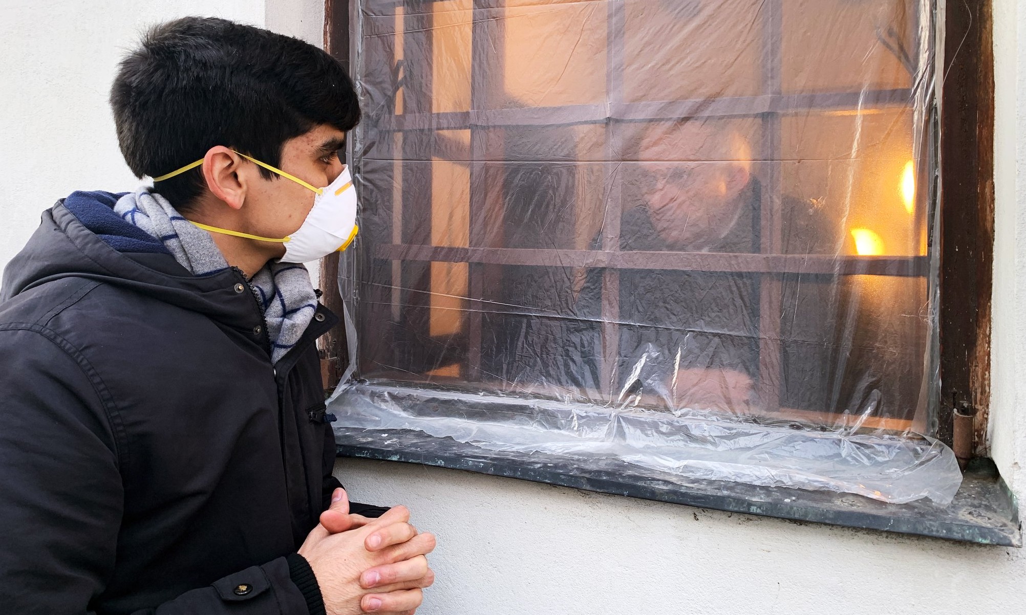 Warszawa: ksiądz spowiada przez okno swojej pustelni. "Proszę mnie wzywać dźwiękiem kołatki"