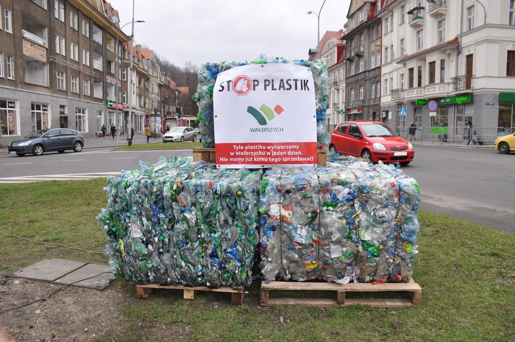 Wałbrzych pierwszym miastem "bez plastiku". Od maja zakaz używania plastikowych naczyń i opakowań