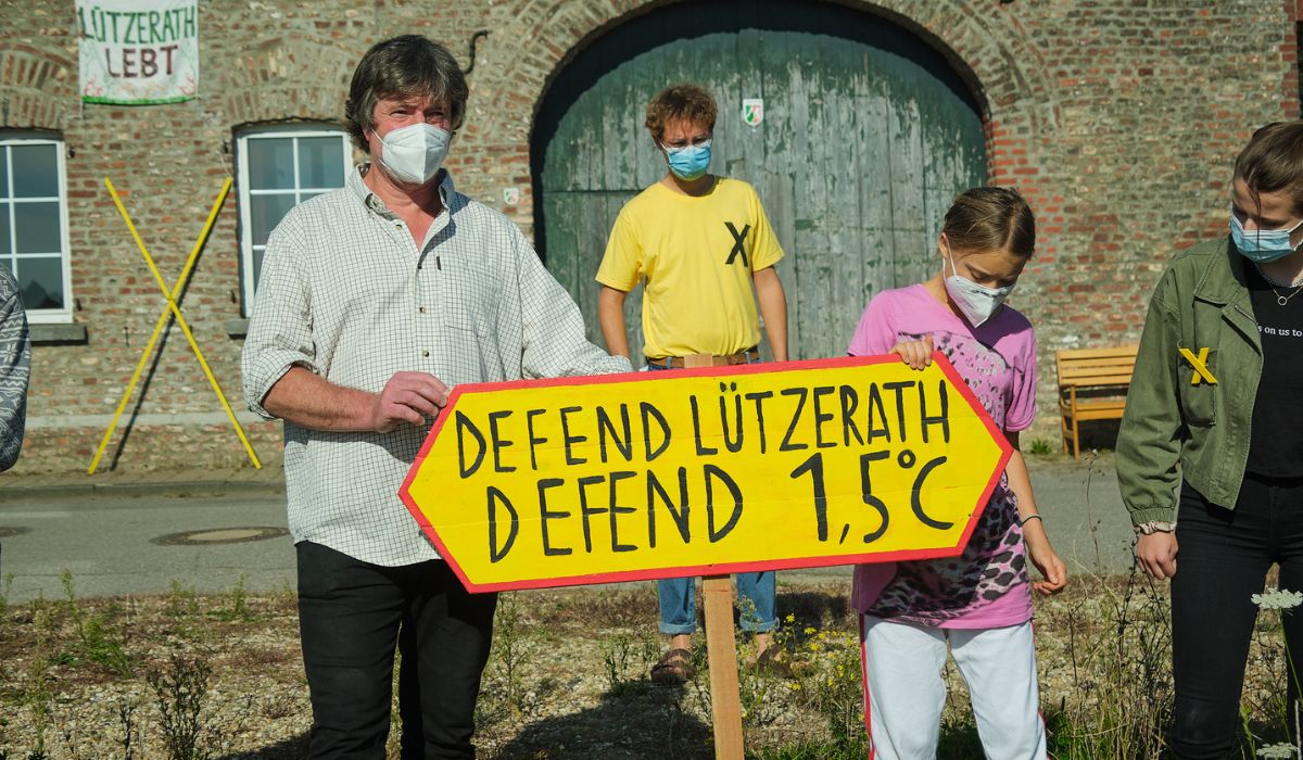 Niemcy: aktywiści klimatyczni tak wystraszyli koncern RWE, że miejsce pod nową kopalnię ogradza podwójnym płotem