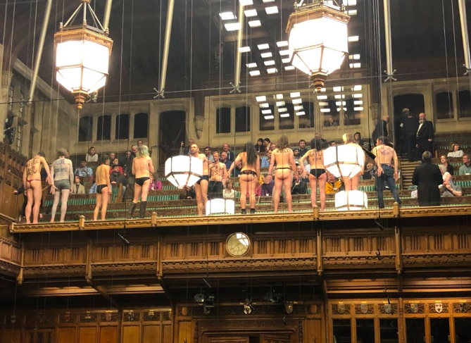 Wielka Brytania: nagi protest przeciwko zmianom klimatu