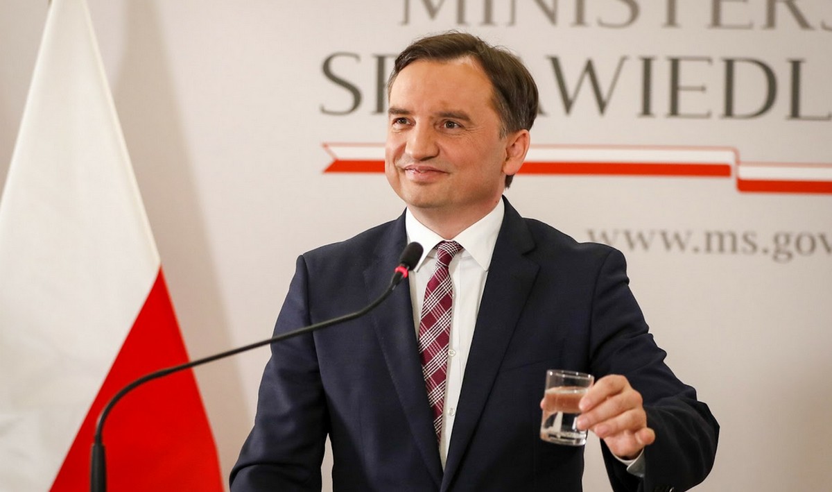 Resort sprawiedliwości porozumiał się z Episkopatem ws. promowania przez proboszczy uczelni powołanej przez Ziobrę