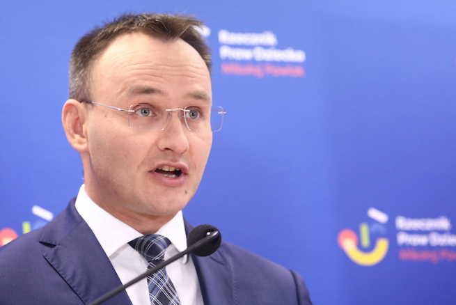 Rzecznik Praw Dziecka proponuje, żeby picie podczas ciąży było karalne