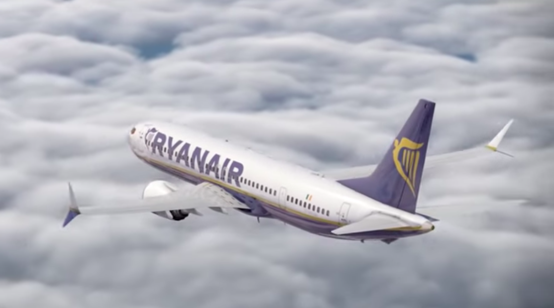 RyanAir oskarżony o wyłudzanie ukrytych opłat za przebukowanie odwołanych lotów