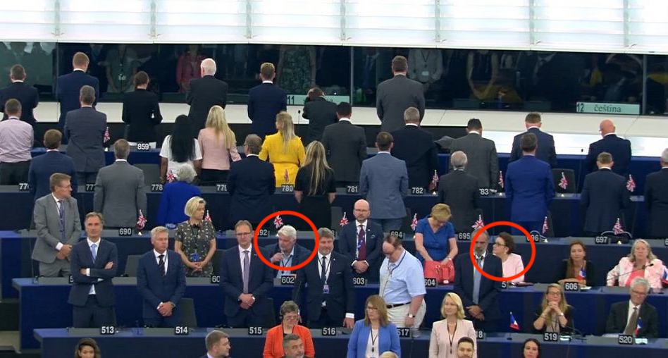 Pierwsze posiedzenie nowego PE: Zalewska i Waszczykowski nie wstali do hymnu