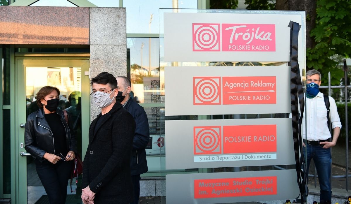 Radiowej Trójki prawie nikt nie słucha według badań, więc politycy opcji rządzącej krytykują badania