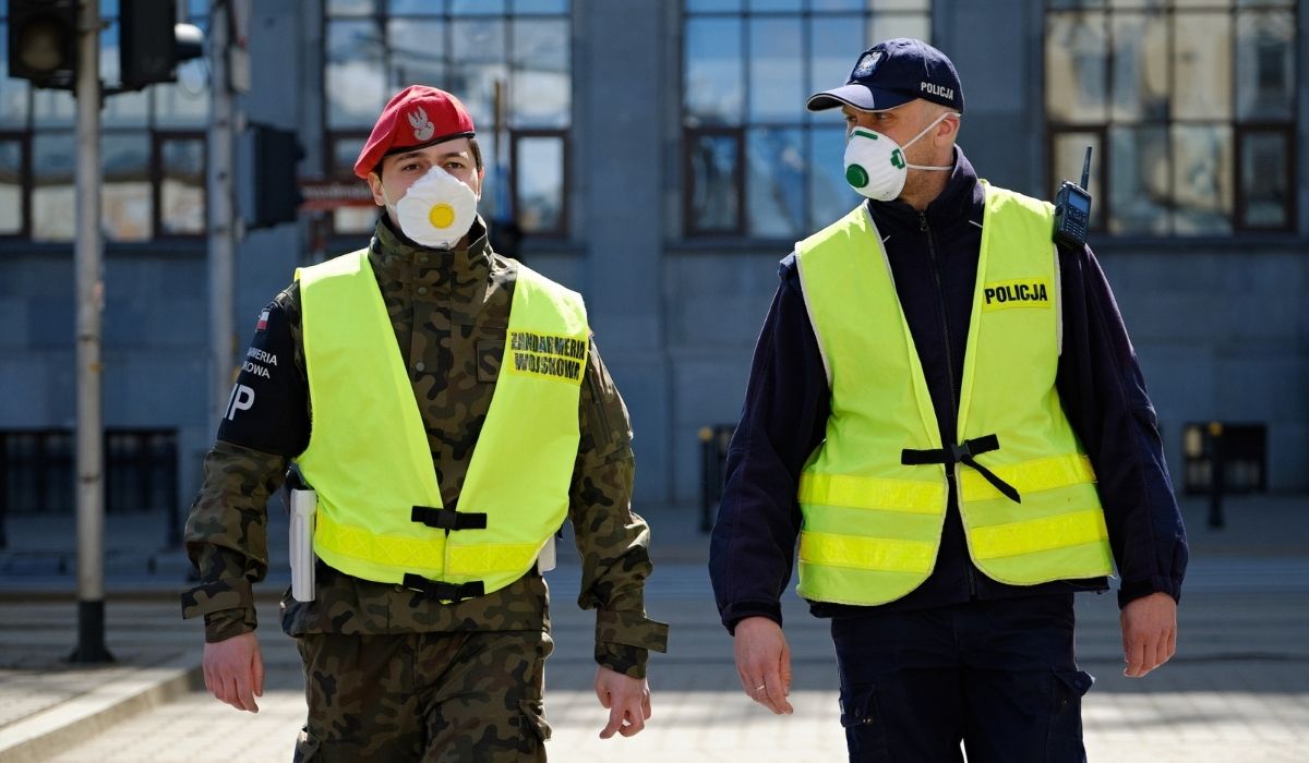 Premier wezwał Żandarmerię Wojskową, żeby pomogła policji w "ochronie bezpieczeństwa i porządku publicznego" 