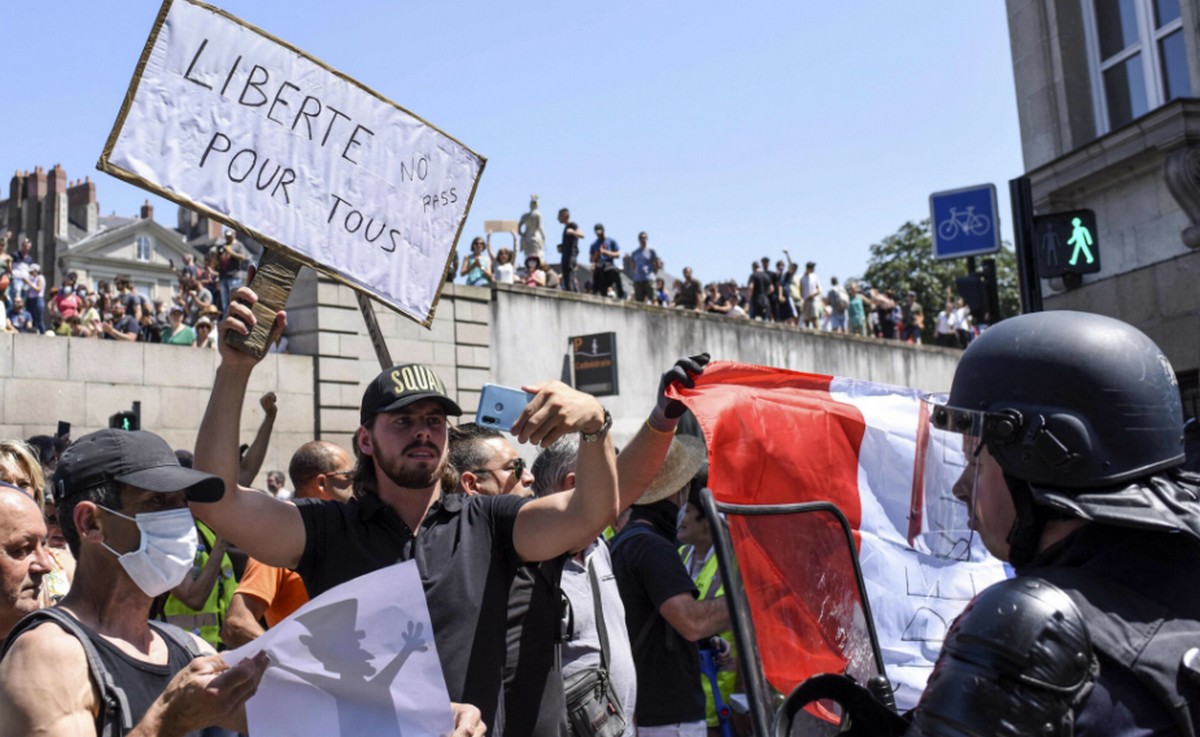 Francuskie służby zatrzymały sześć osób ws. handlu fałszywymi świadectwami szczepień