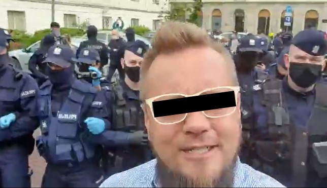 Kandydat na prezydenta Paweł T.  usłyszał dwa zarzuty naruszenia nietykalności policjantów