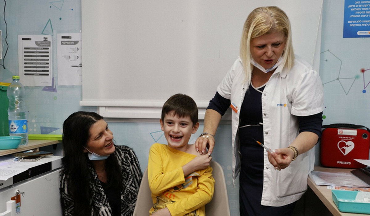 Izrael: ruszyły szczepienia na Covid-19 dla dzieci w wieku 5-11 lat