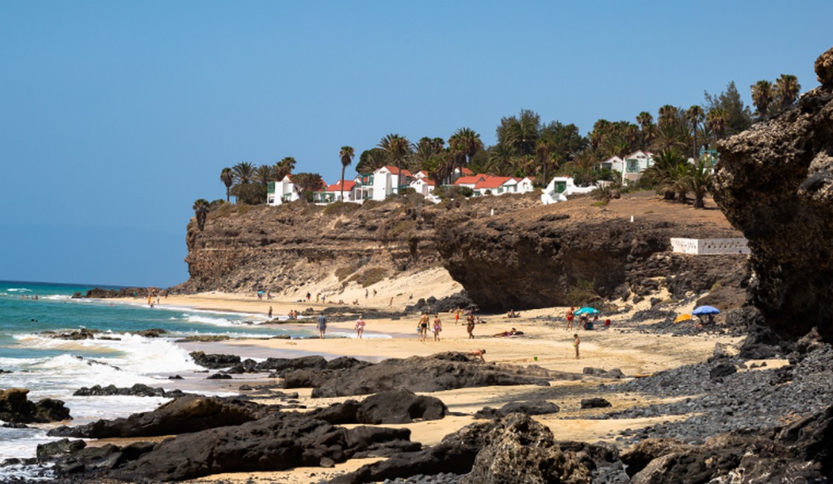 Wyspy Kanaryjskie: w opustoszałych hotelach zamieszkali sobie nielegalni imigranci