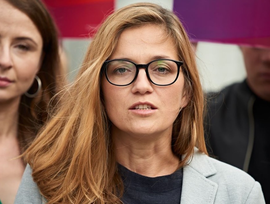 Biejat: krzyż wiszący w Sejmie powinien zostać zdjęty