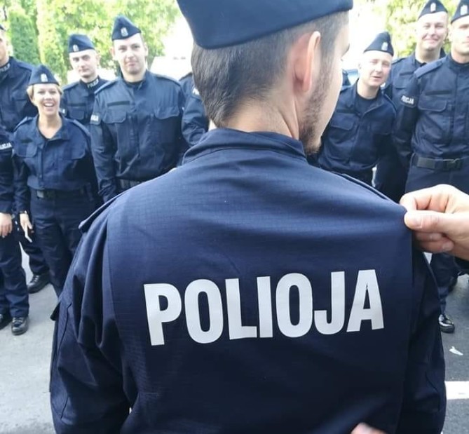 NSZZ Policjantów: do szycia mundurów zatrudniają obcokrajowców, czy coś się zmieniło?