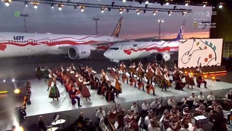 Pracownicy LOT-u zapowiadają strajk. "Nie chcemy narażać pracowników na mobbing i zastraszanie"