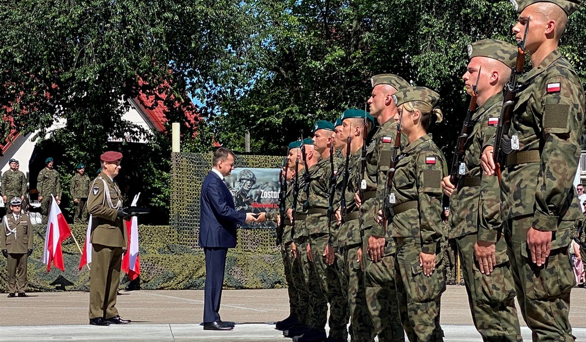 Mariusz Błaszczak chwali się, że do dobrowolnej zasadniczej służby wojskowej zgłosiło się już 8 tysięcy osób