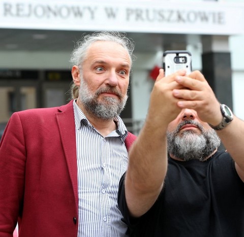 Kijowski: "Znajomy ogłosił, że żeby skonsolidować opozycję założy partię. Ktoś? Coś?"