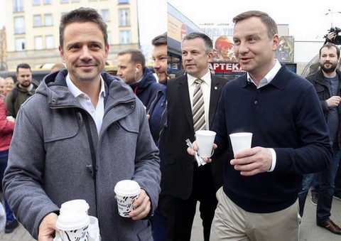 Rafał Trzaskowski jak Andrzej Duda. Rozdaje kawę po wygranych wyborach