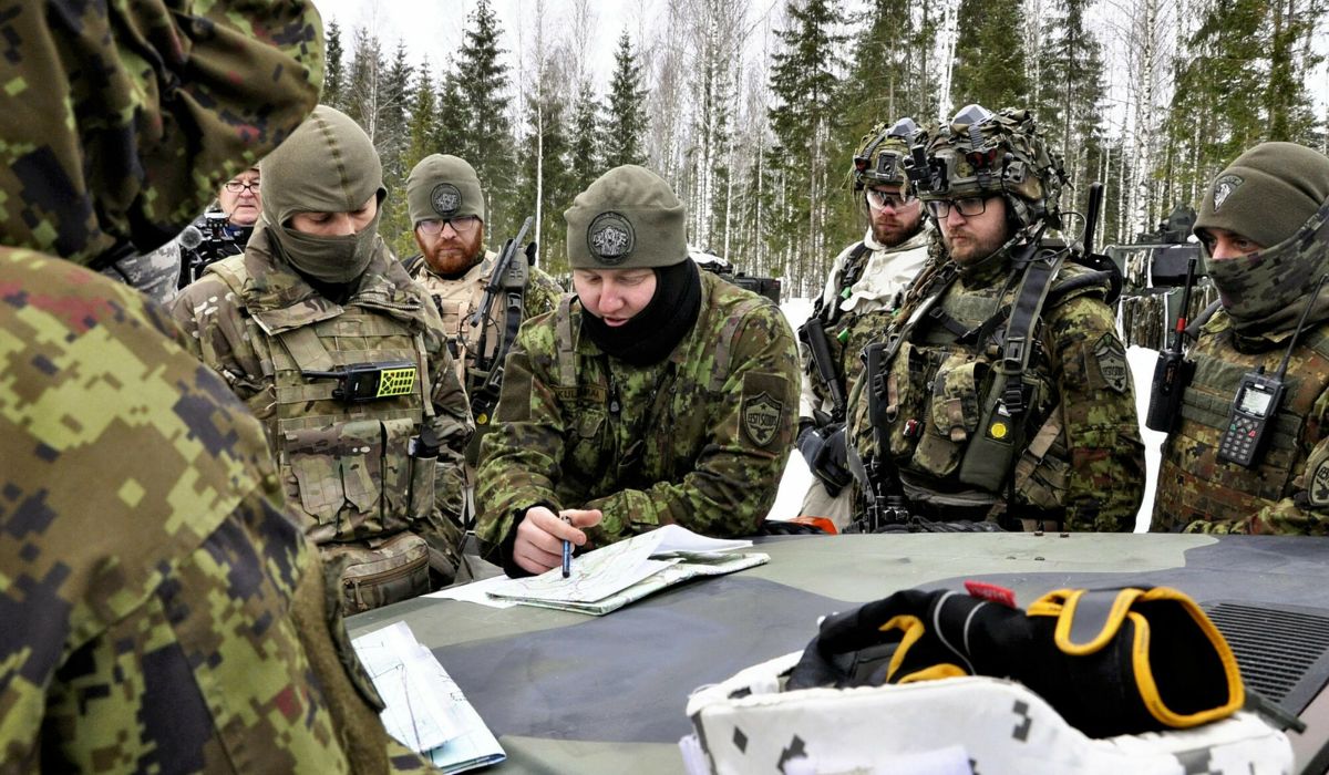 Rosyjskie wojska albo się wycofują, albo akurat tak się przemieszczają, żeby nie spotkać się z ukraińskimi