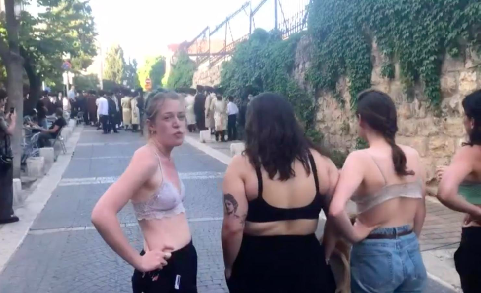 Izrael: kobiety przegoniły protest ortodoksyjnych Żydów, pokazując im piersi