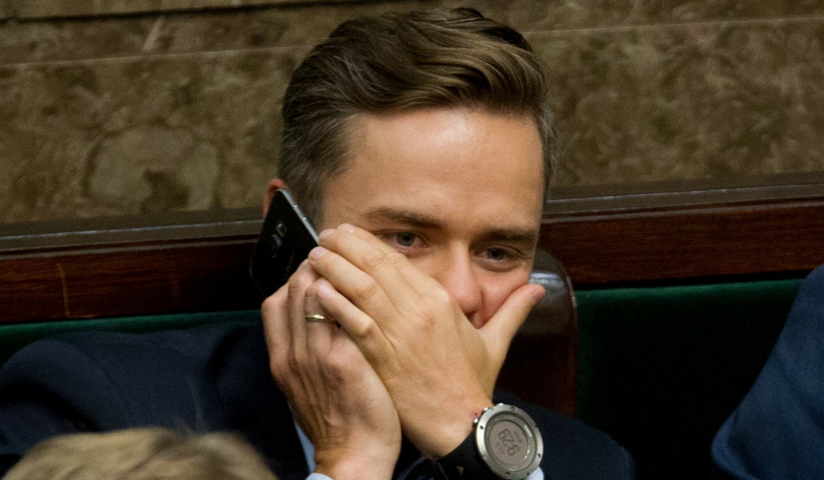 Wyborcza: Pegasusem szpiegowano też ludzi związanych z PiS - Adama Hofmana i żonę "agenta Tomka"