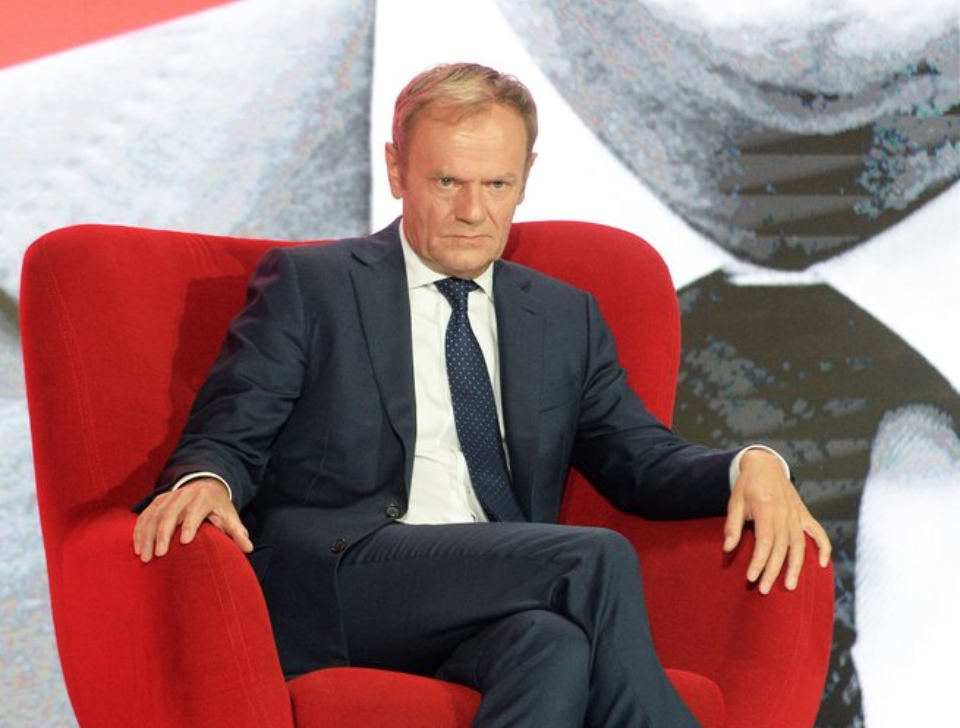 Tusk o aferze z trollami ministerstwa: "oni są ministrami, bo są do tego zdolni, nie pomimo tego"