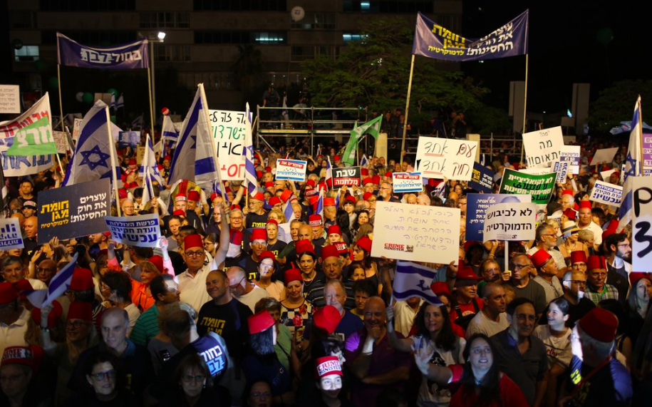 Izrael: wielkie protesty przeciwko Netanjahu. "Powinien być sądzony"