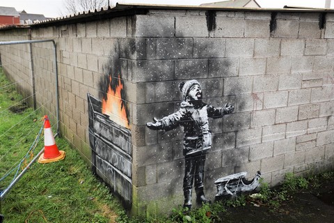 Mural Banksy’ego na garażu sprzedany za "sześciocyfrową sumę"