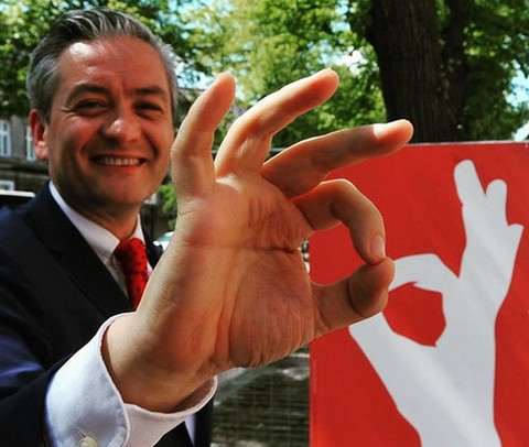 Biedroń o nowym sondażu: "Polki i Polacy czekają na trzecią siłę polityczną"