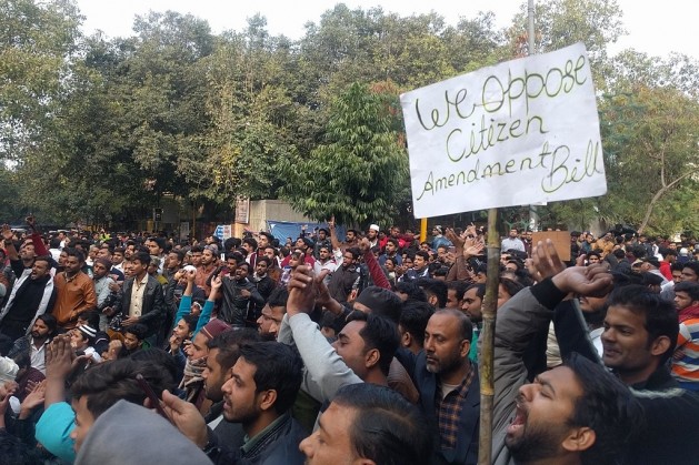 Indie: protesty w sprawie prawa imigracyjnego dyskryminującego muzułmanów, rząd w odpowiedzi wyłącza Internet