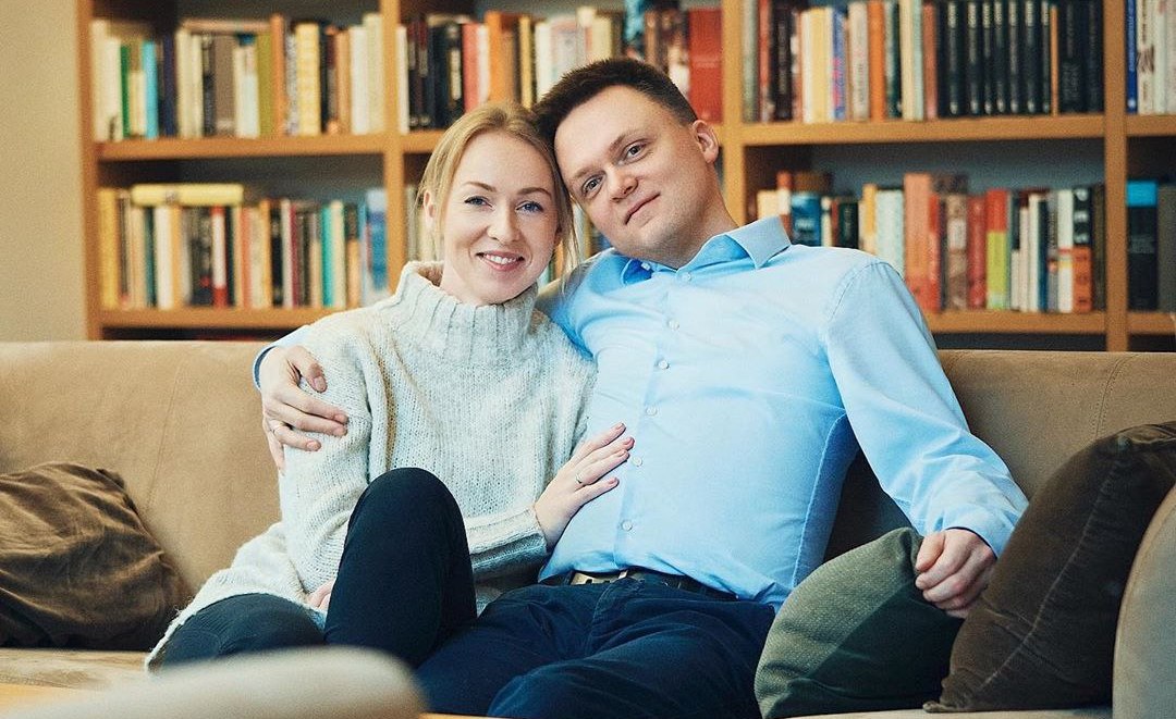 Szymon Hołownia zapozował z żoną, żeby przypomnieć, że ma