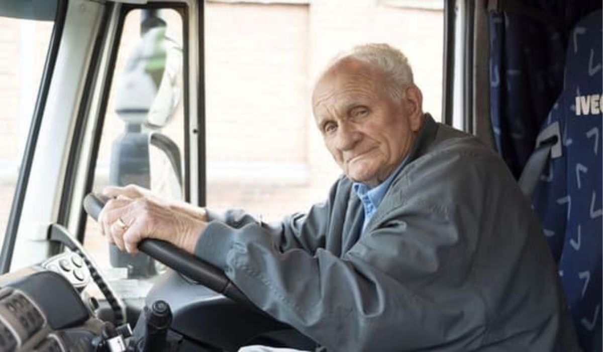 UK: najstarszy kierowca ciężarówek ma 90 lat i dalej pracuje, bo jak mówi, rachunki same się nie zapłacą