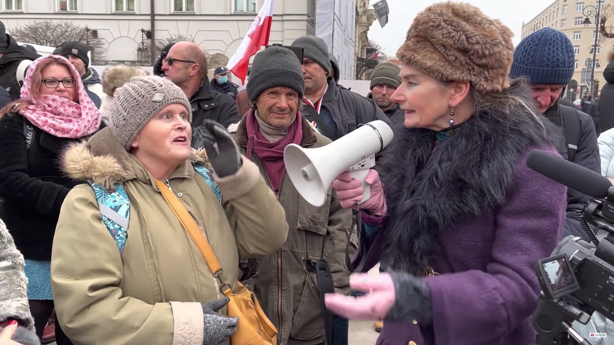 Dwie panie na manifestacji pokłóciły się o to, czy jesteśmy dziećmi słońca i czy Polacy są narodem wybranym