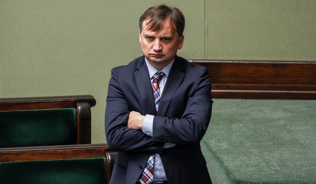 Ziobro dalej psioczy na UE i twierdzi, że Bruksela chce zmusić Polaków, by kupowali drogie samochody elektryczne