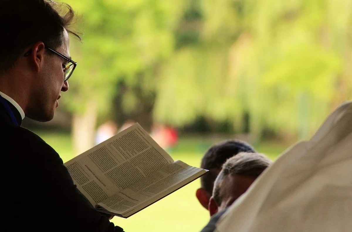 Badanie kleryków: mniej powołań, bardziej konserwatywni, częściej z miast